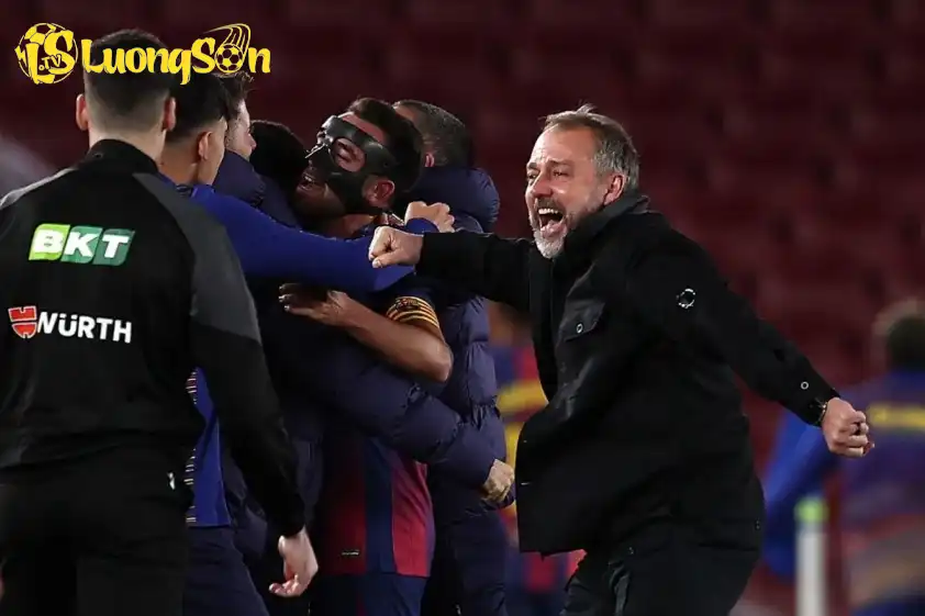 Hansi Flick tỏ ra vô cùng hài lòng khi chứng kiến Barcelona đánh bại Atletico Madrid 3-1 tại Camp Nou (Ảnh: Barca Blaugranes). Hansi Flick tỏ ra vô cùng hài lòng khi chứng kiến Barcelona đánh bại Atletico Madrid 3-1 tại Camp Nou